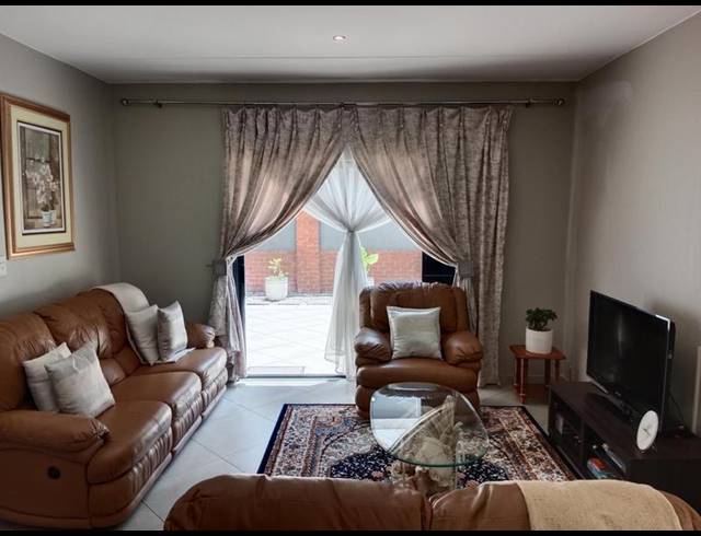 4 BEDROOM HOUSE FOR SALE IN FERNDALE